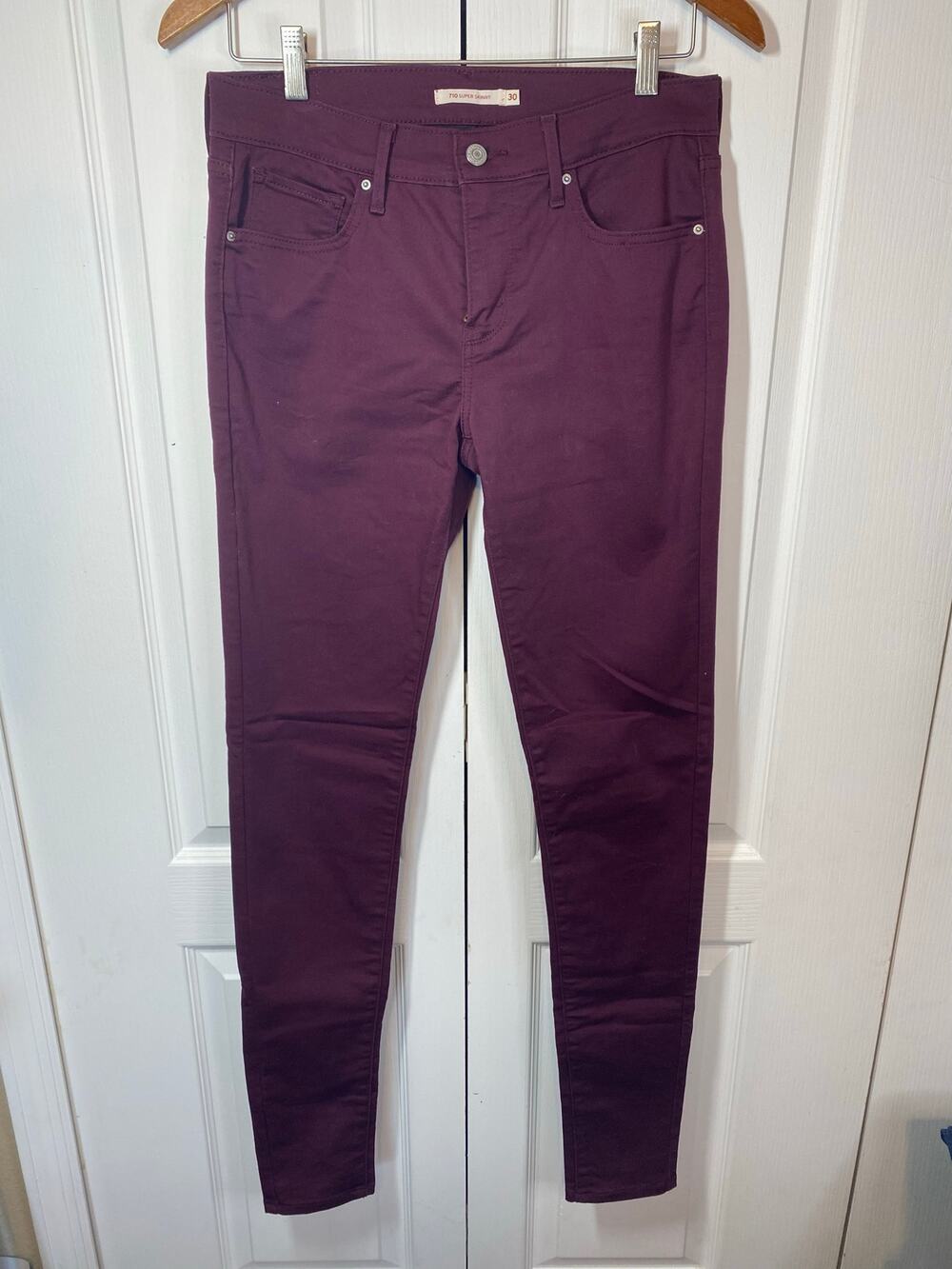 Levi’s Women’s Super Skinny Jeans Burgundy Size 30x34 Stretch Denim